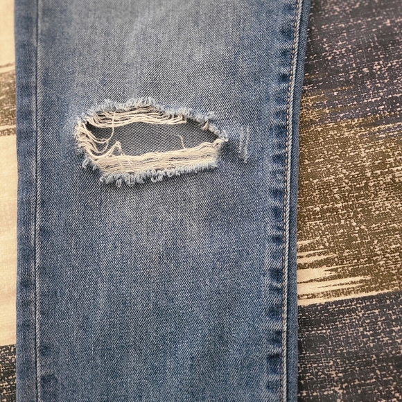 Juicy Couture Distressed Ankle Jeans - Picture 10 of 10